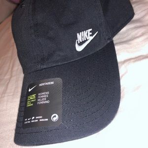 NWT Nike women’s black baseball hat